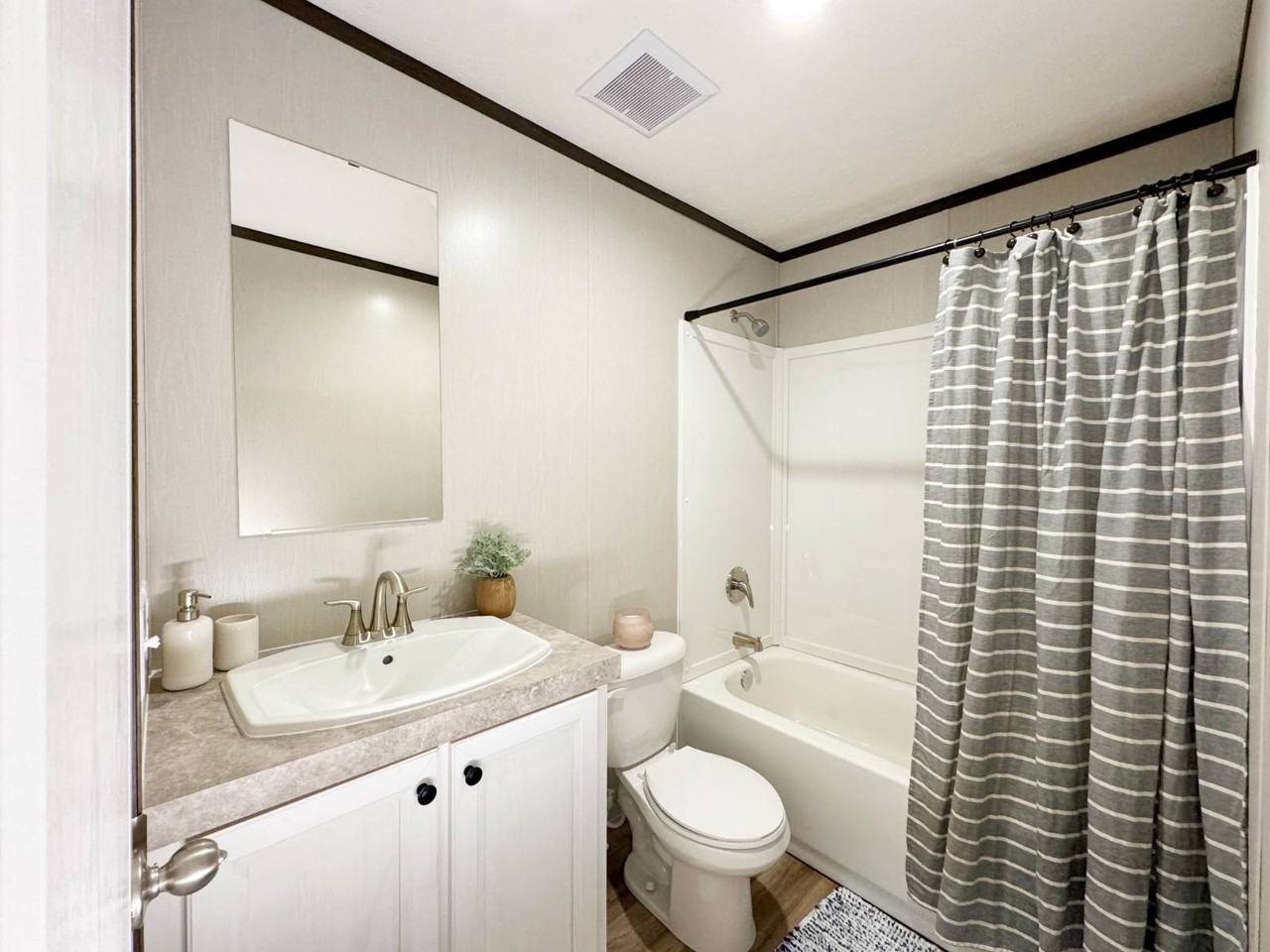 1012 Monarch Dr - Photo 6 of 9