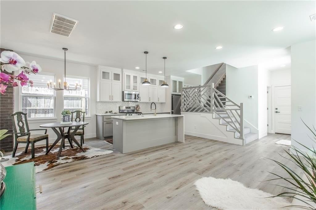 1110 Nw 79th St - Photo 4 of 21