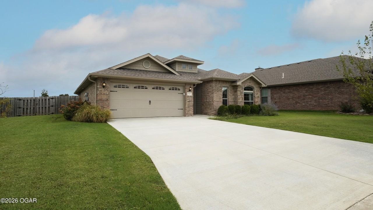 2141 Clark Ct - Photo 2 of 20