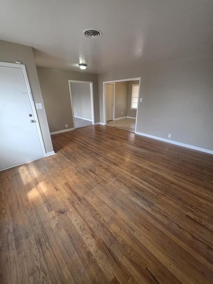4210 Pasadena Dr - Photo 4 of 27
