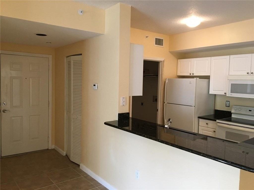 5050 Fairways Cir #204 - Photo 5 of 31