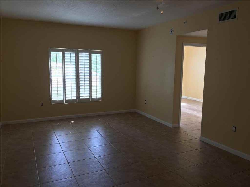5050 Fairways Cir #204 - Photo 6 of 31