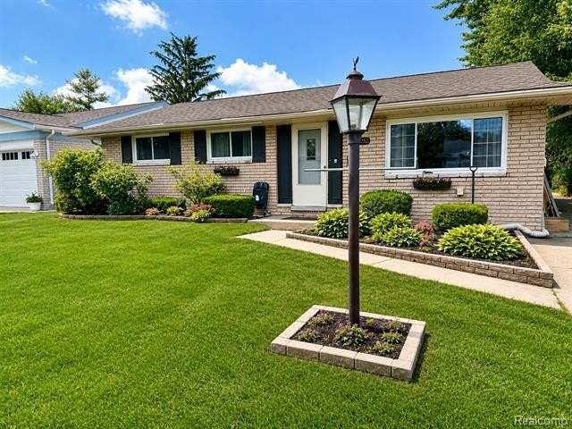 39752 Edmundton Dr - Photo 2 of 17
