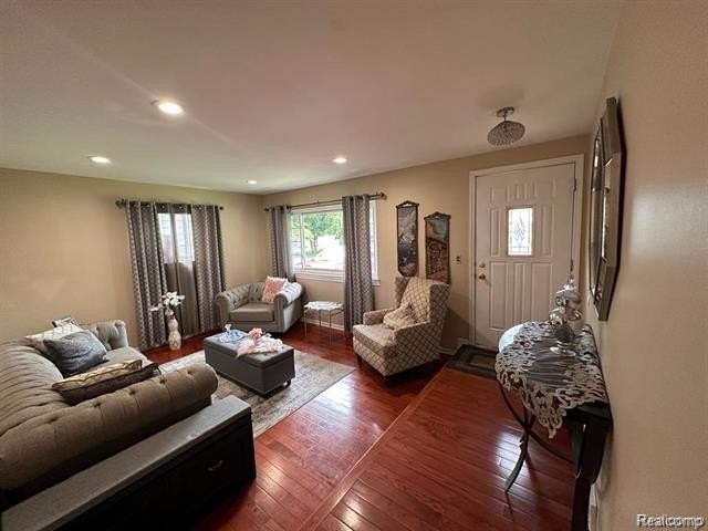 39752 Edmundton Dr - Photo 4 of 17