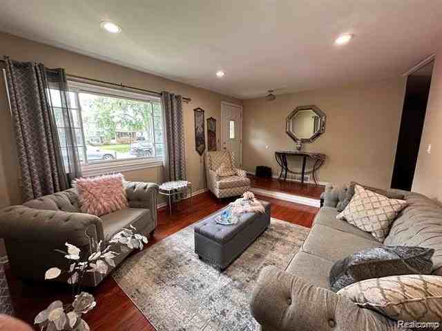 39752 Edmundton Dr - Photo 5 of 17