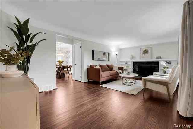 4419 Beverly Ct - Photo 4 of 21
