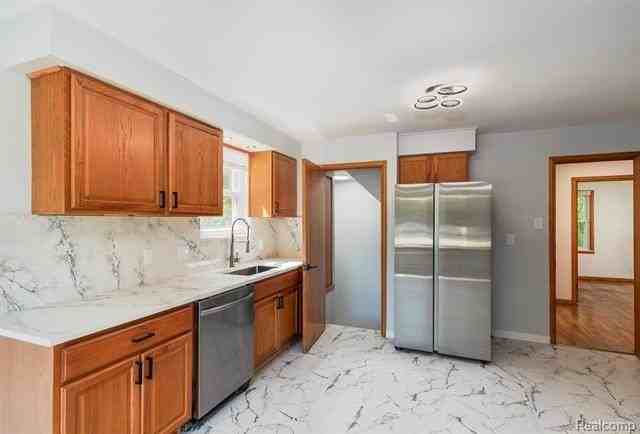 3914 W 13 Mile Rd - Photo 3 of 19