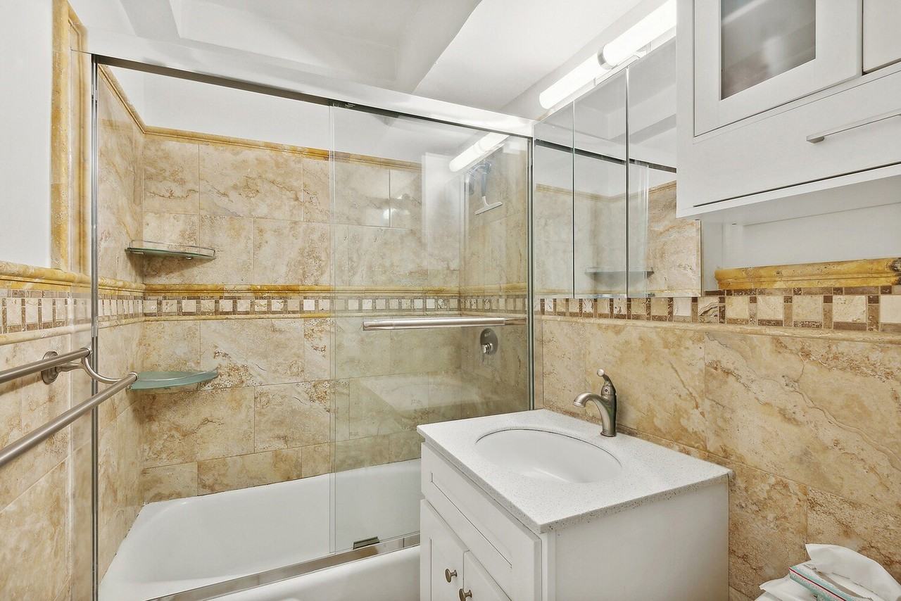 211 E 53rd St Apt 9l - Photo 7 of 10