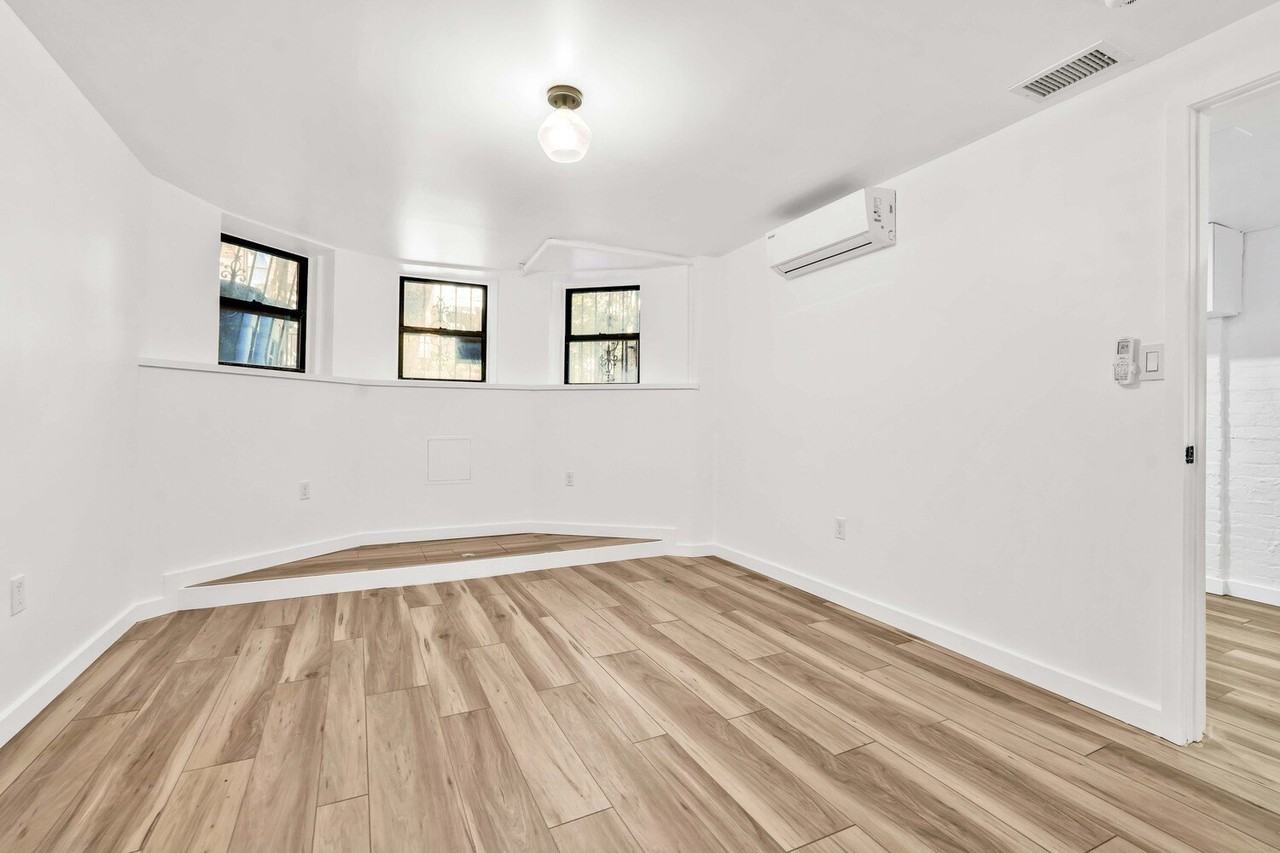 59 -12 Madison Street - Photo 4 of 10