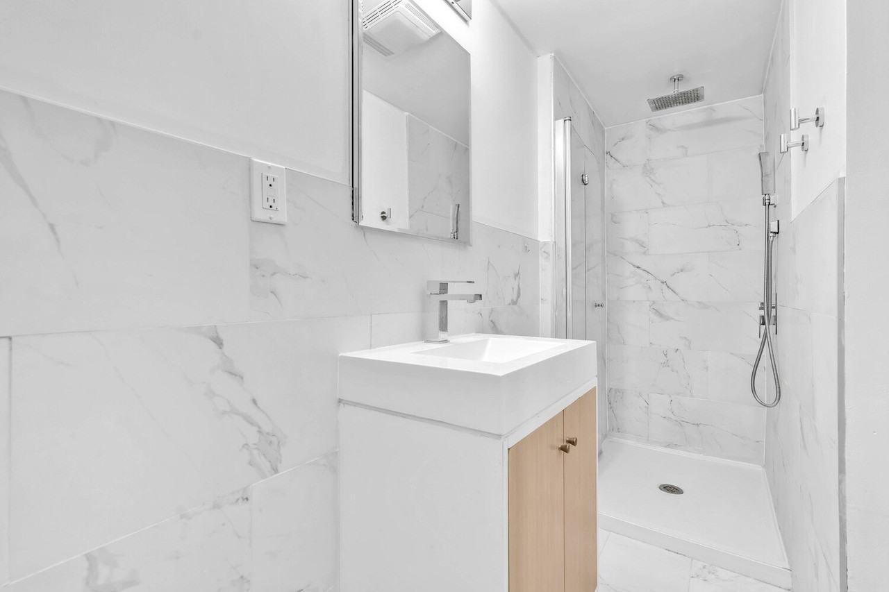 59 -12 Madison Street - Photo 7 of 10