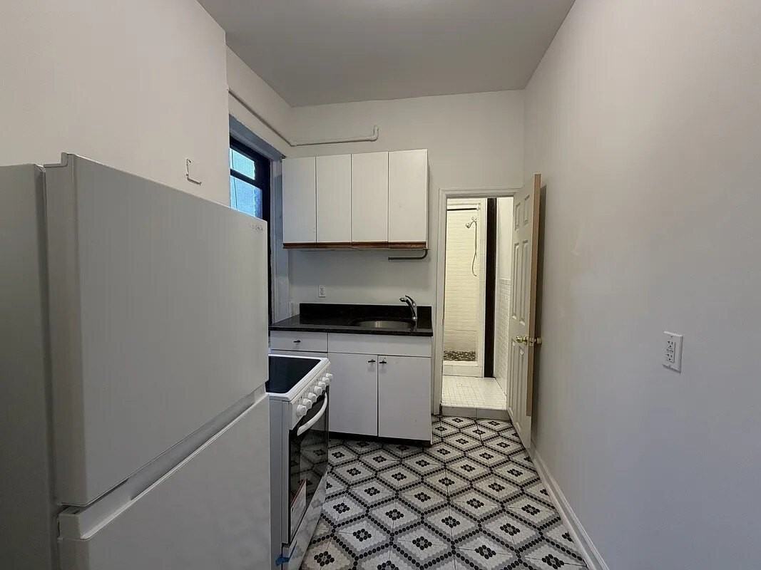 56 Morton St - Photo 4 of 5