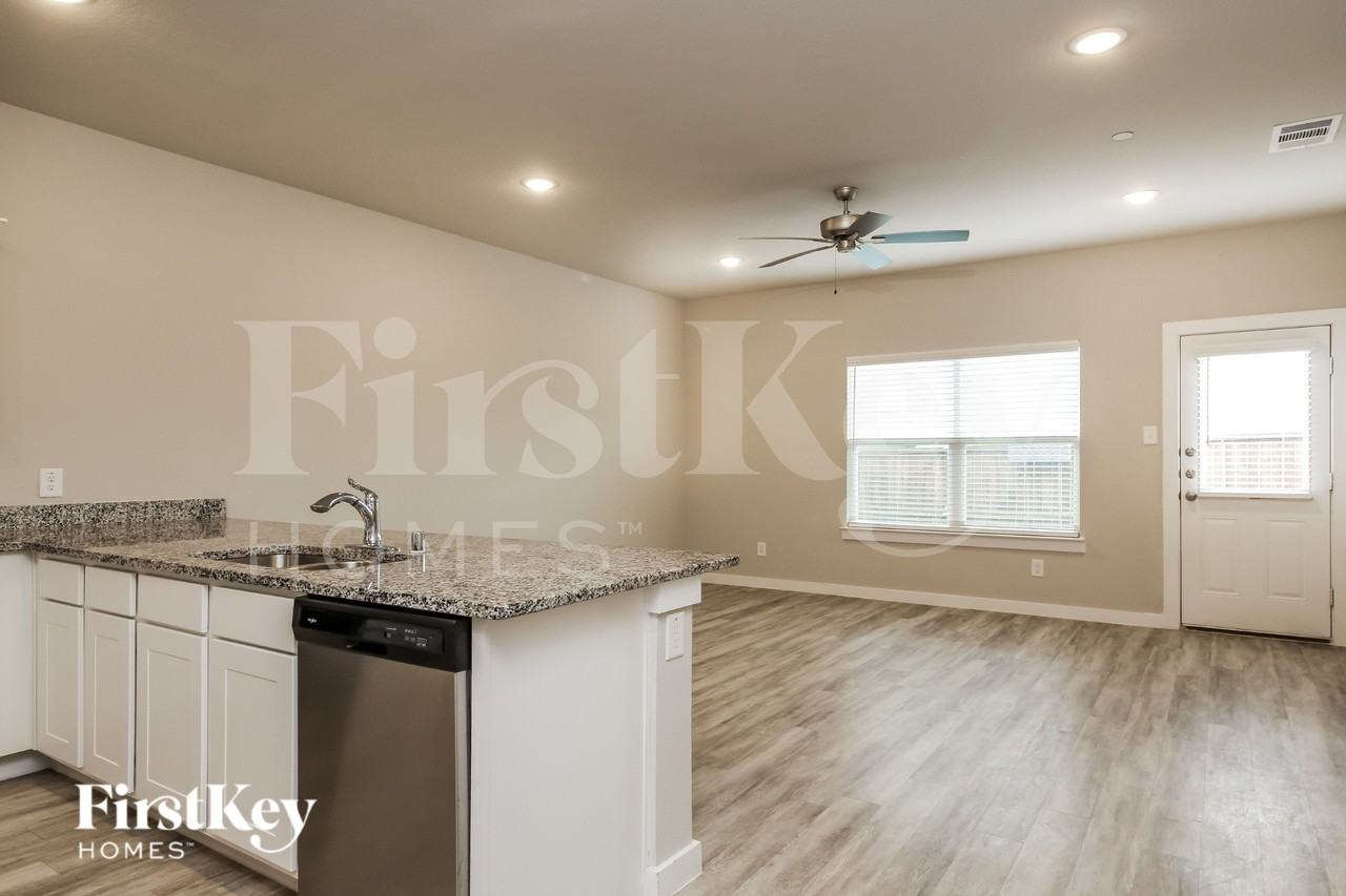 618 Sophia Way - Photo 6 of 16