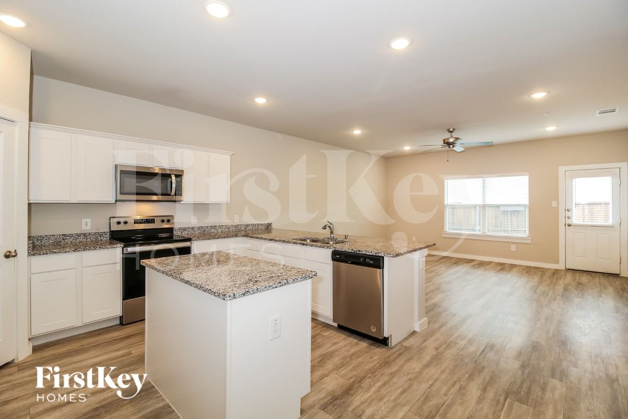 618 Sophia Way - Photo 7 of 16