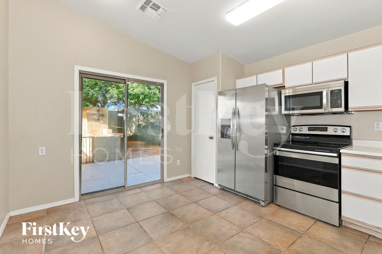 1338 W Mesquite Ave - Photo 7 of 18