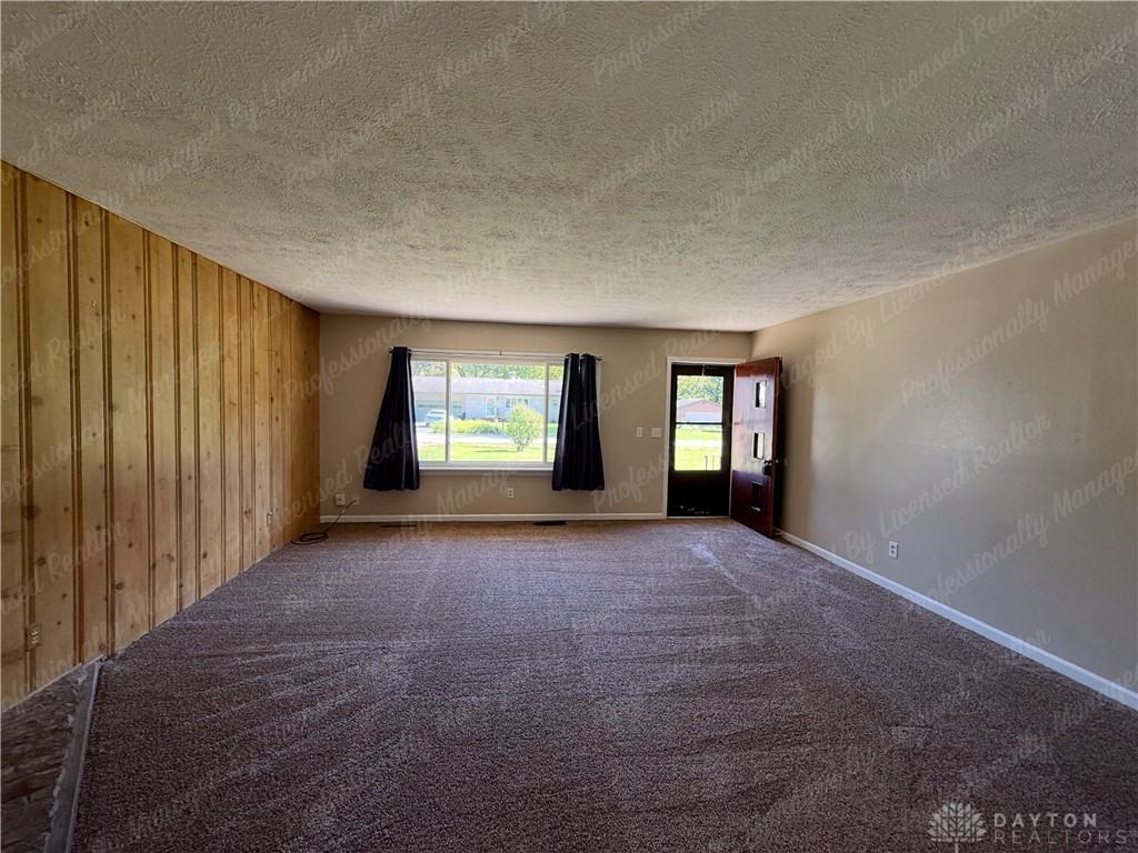1927 N Central Dr - Photo 7 of 36