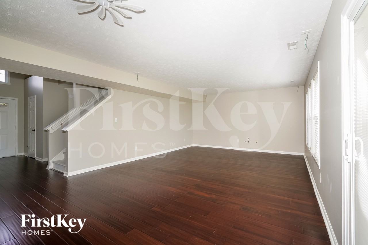 3103 Stillcrest Ln - Photo 3 of 15