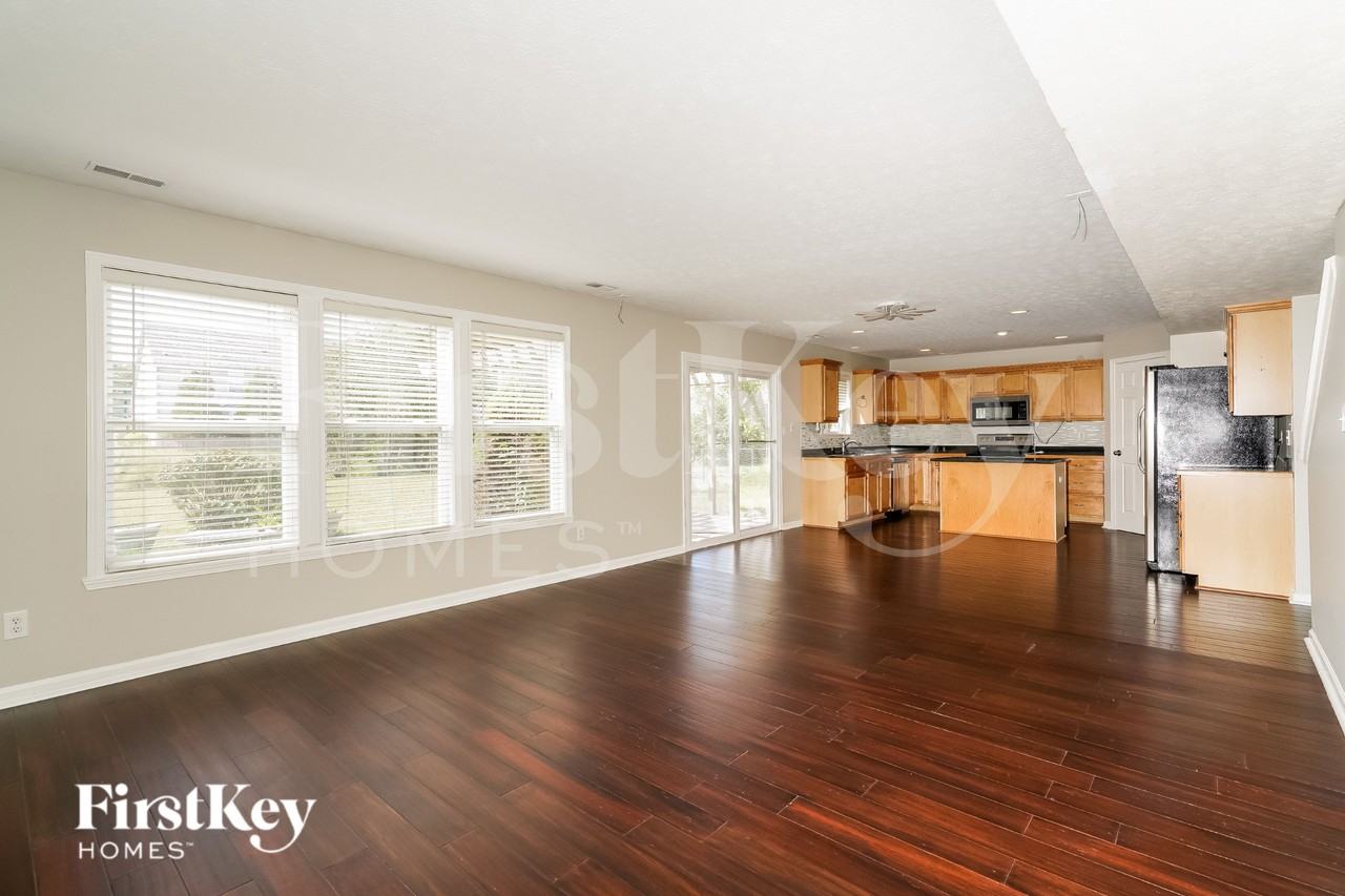 3103 Stillcrest Ln - Photo 4 of 15