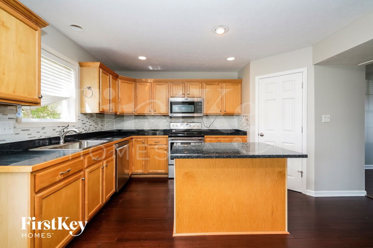 3103 Stillcrest Ln - Photo 5 of 15