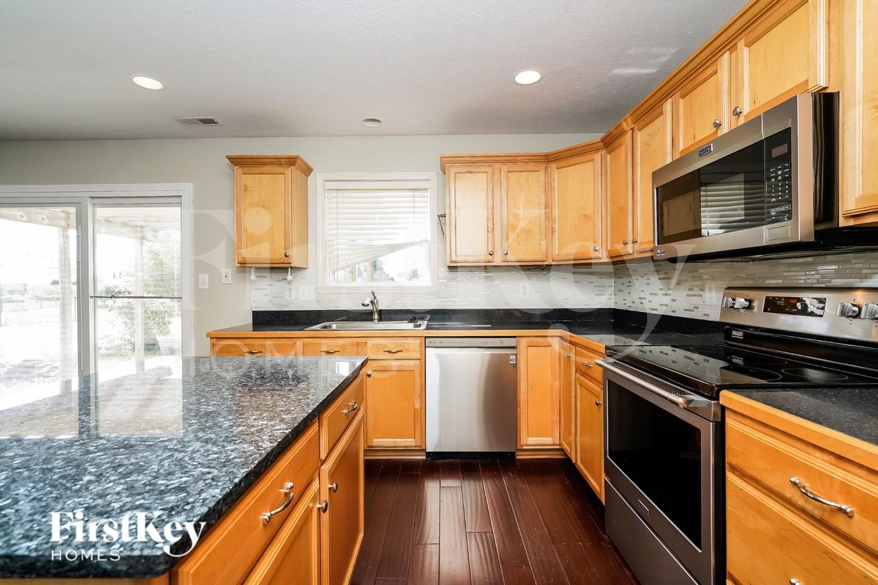 3103 Stillcrest Ln - Photo 7 of 15