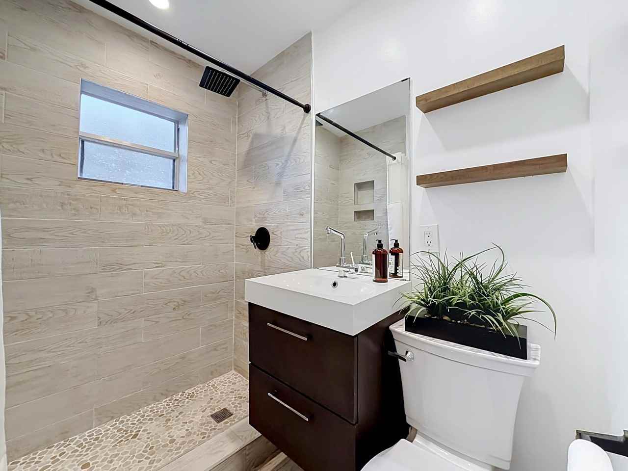 1529 Nw 4th Ave #1-2 - Photo 2 of 21