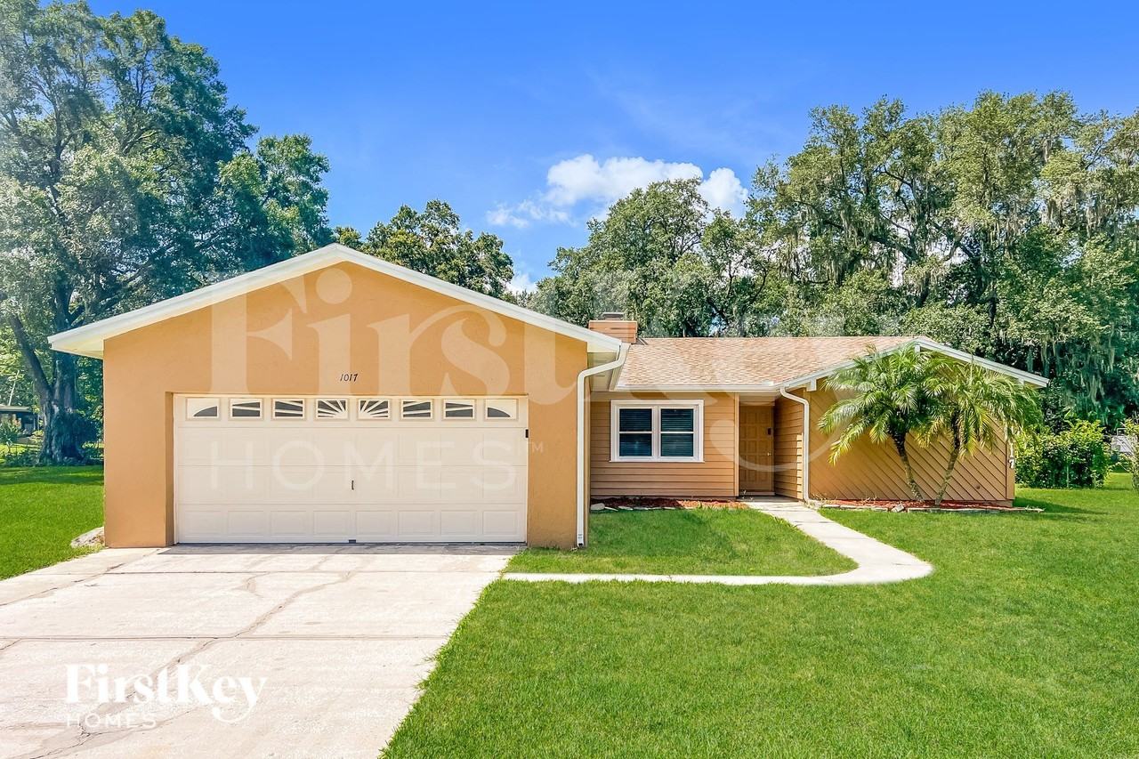 1017 Shadow Wood Ct