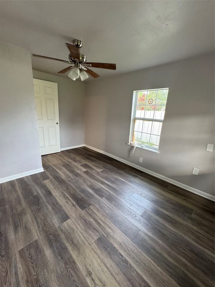 4412 Denmark St - Photo 3 of 11