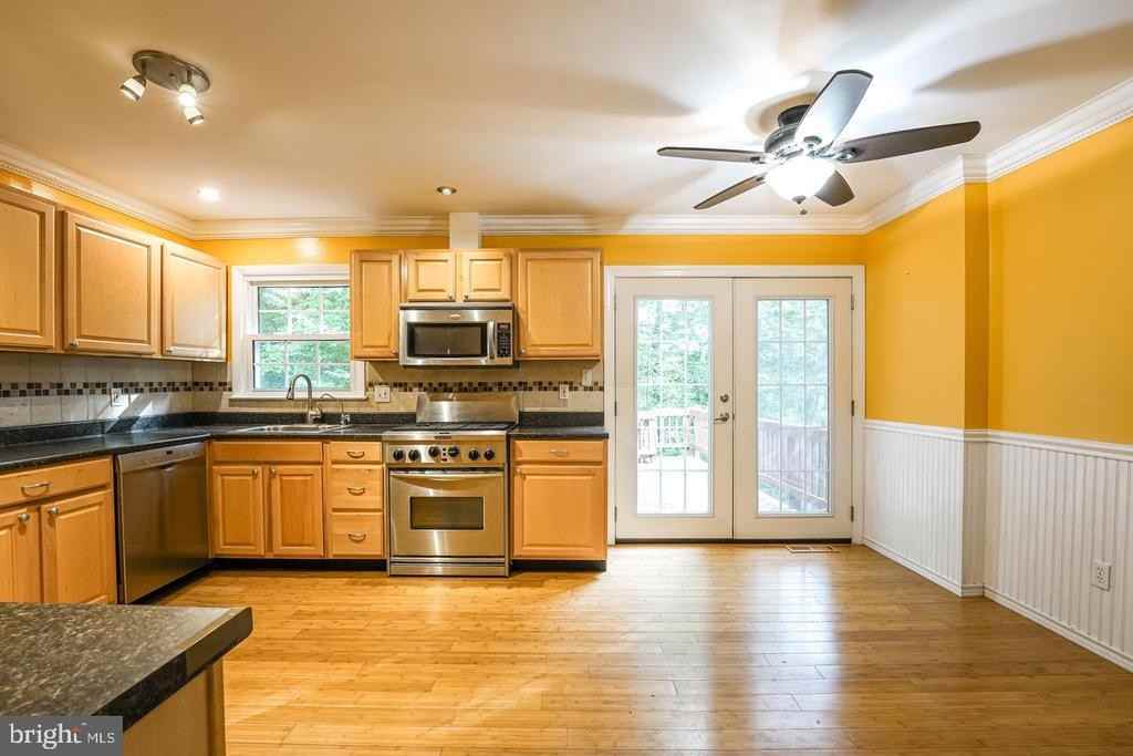 7212 Hadlow Dr - Photo 2 of 50
