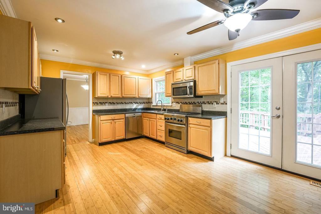 7212 Hadlow Dr - Photo 3 of 50