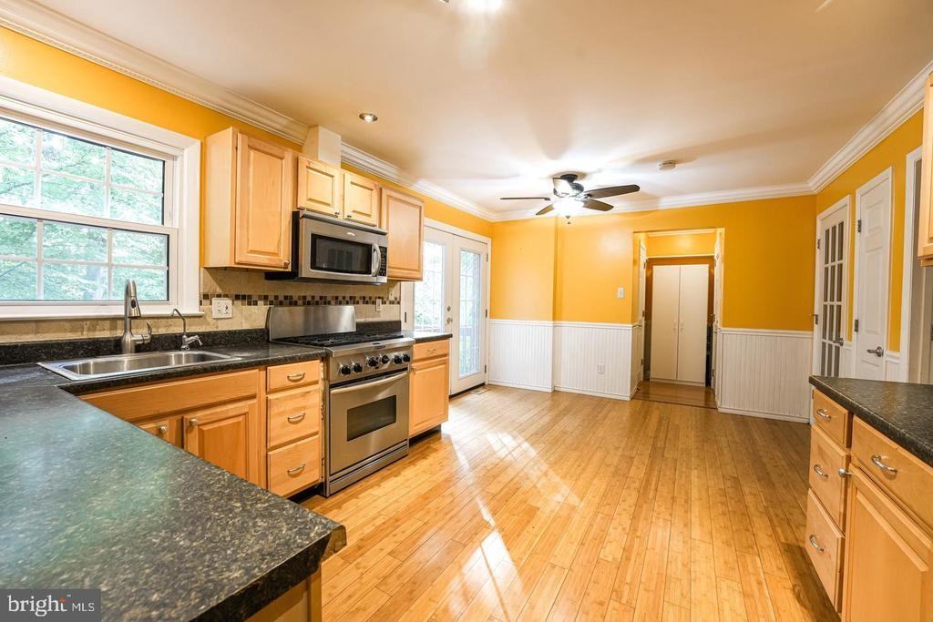 7212 Hadlow Dr - Photo 5 of 50