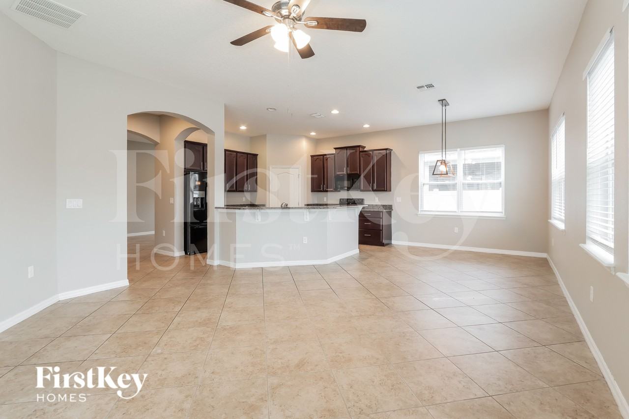 30544 Annadale Dr - Photo 2 of 16