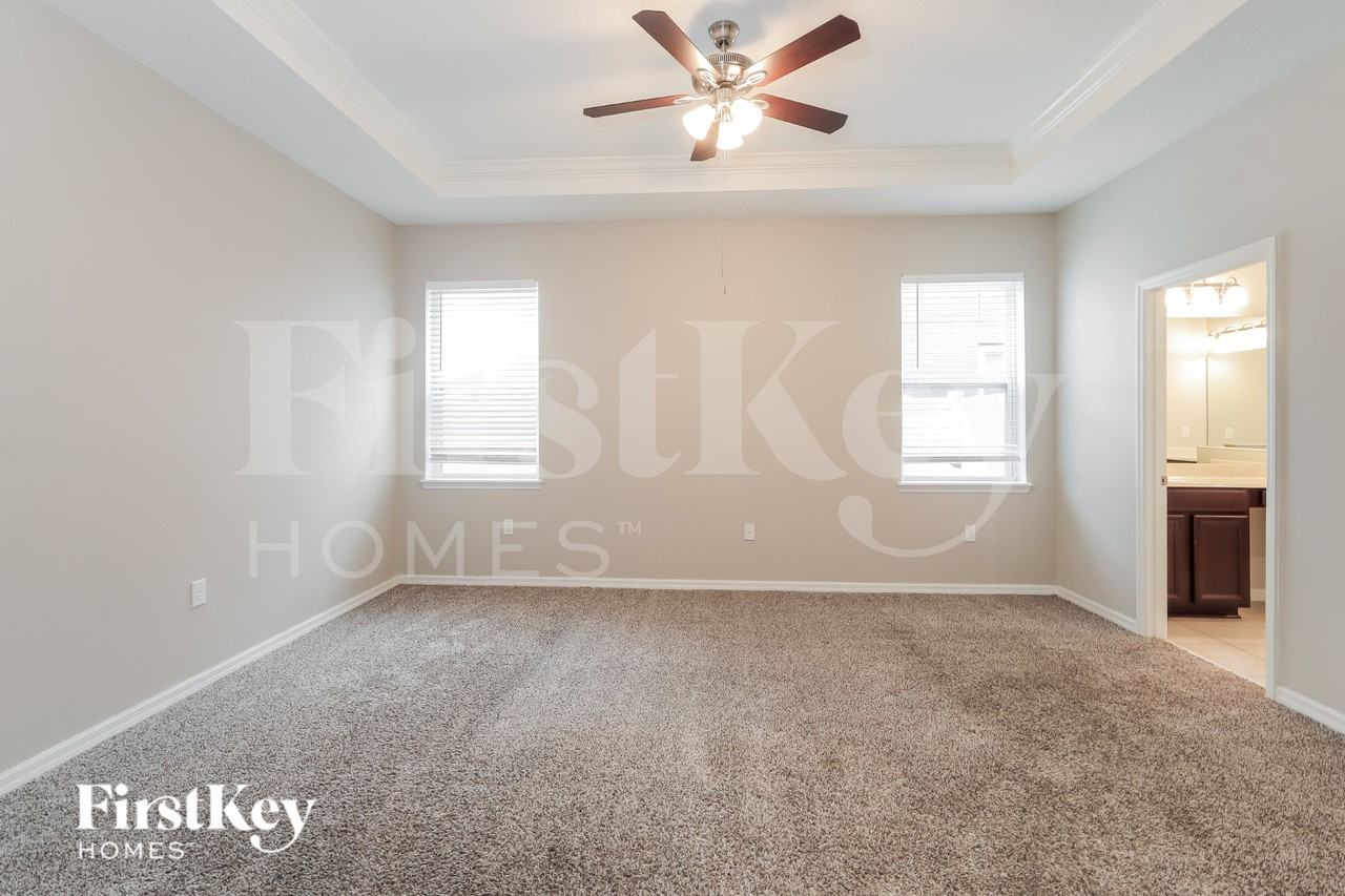 30544 Annadale Dr - Photo 6 of 16