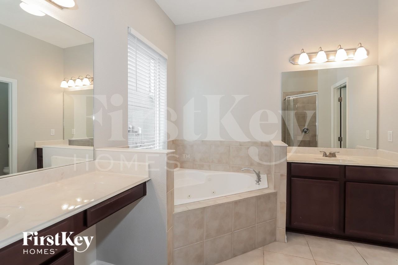 30544 Annadale Dr - Photo 7 of 16