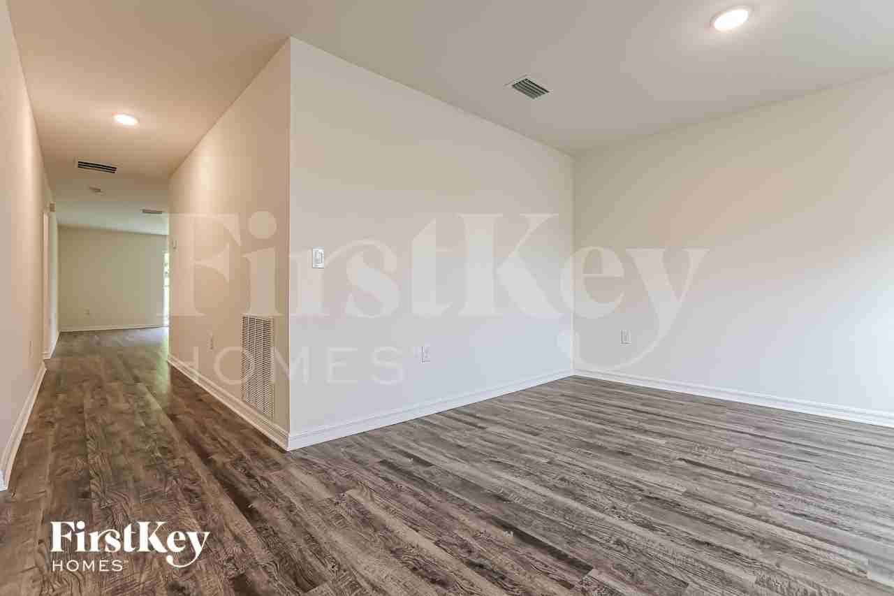 2275 Tamarind St - Photo 2 of 15