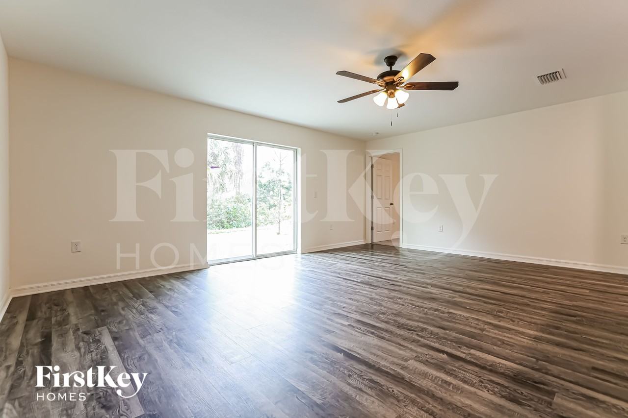 2275 Tamarind St - Photo 3 of 15