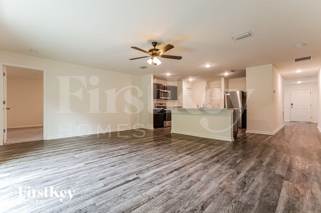 2275 Tamarind St - Photo 4 of 15