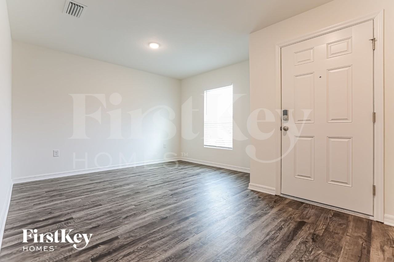 2275 Tamarind St - Photo 5 of 15