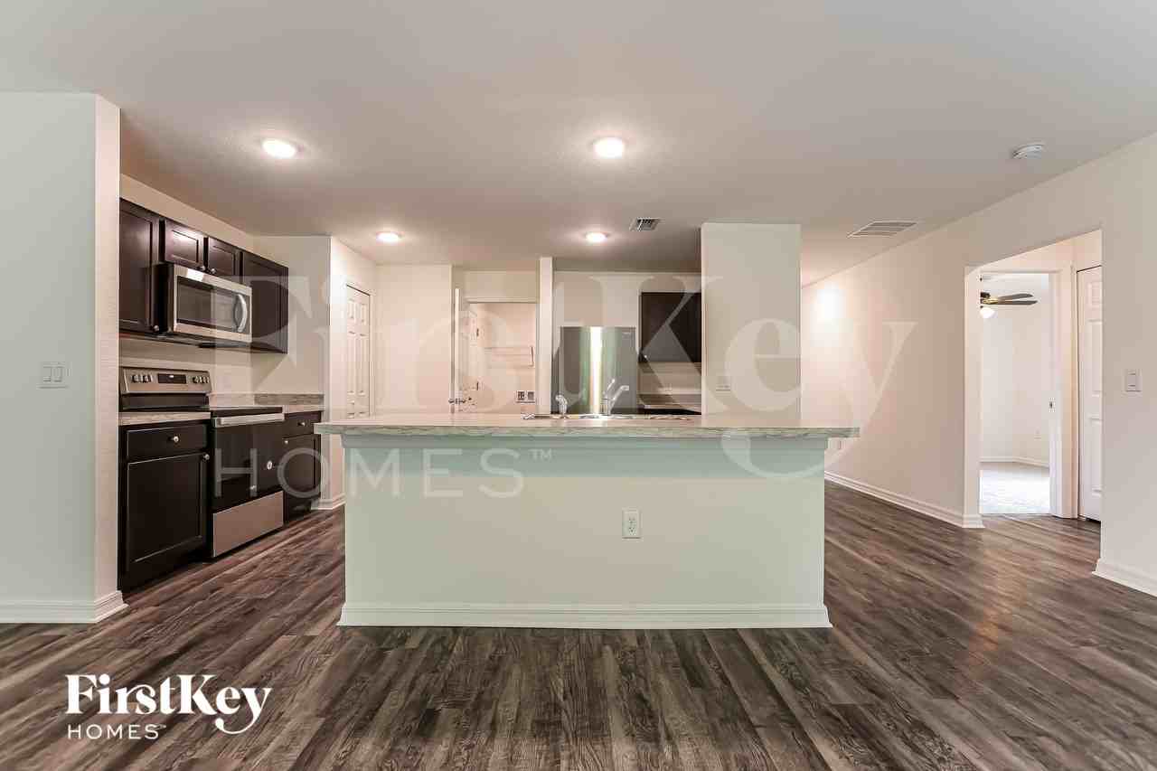 2275 Tamarind St - Photo 6 of 15