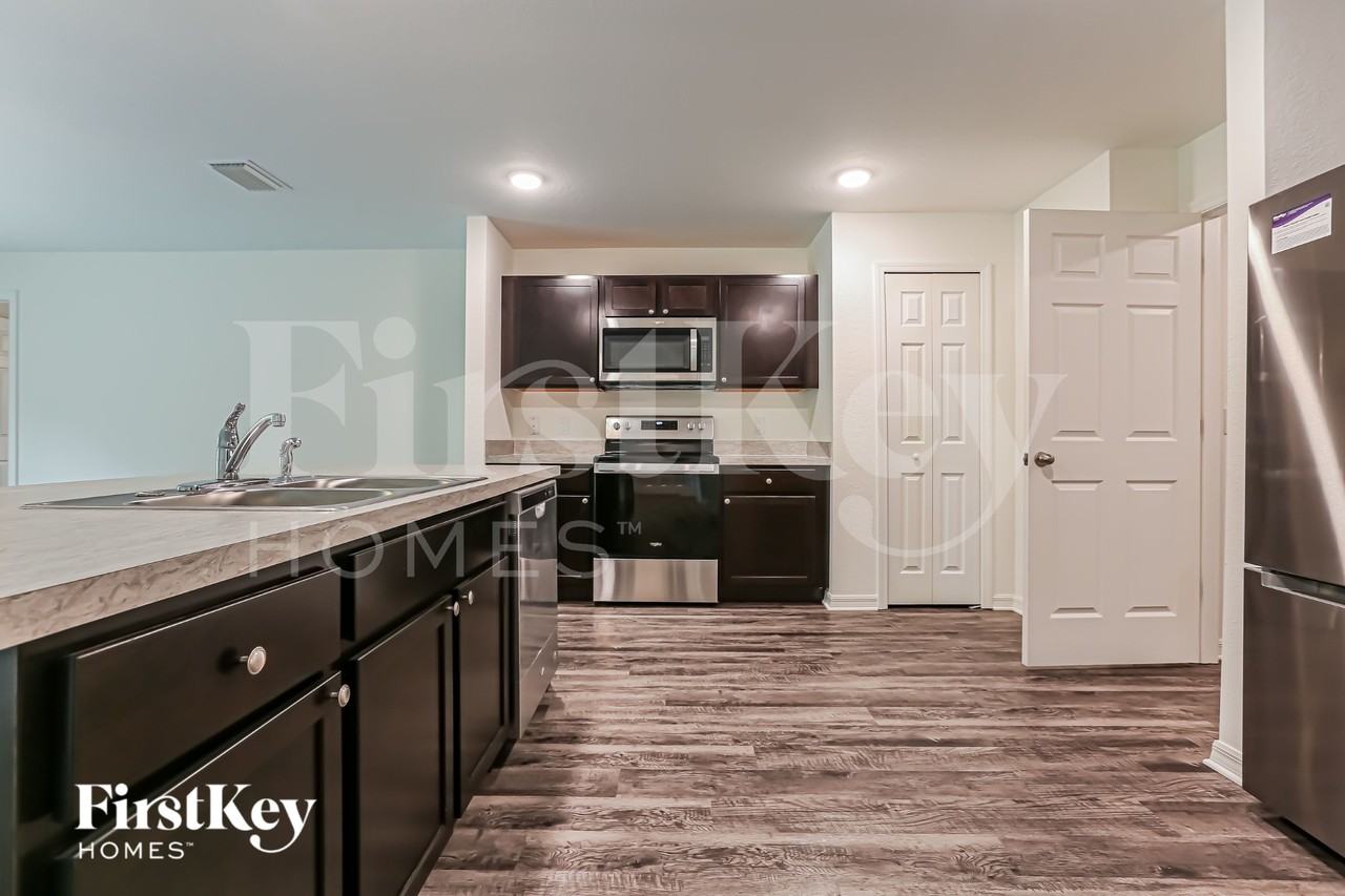 2275 Tamarind St - Photo 7 of 15