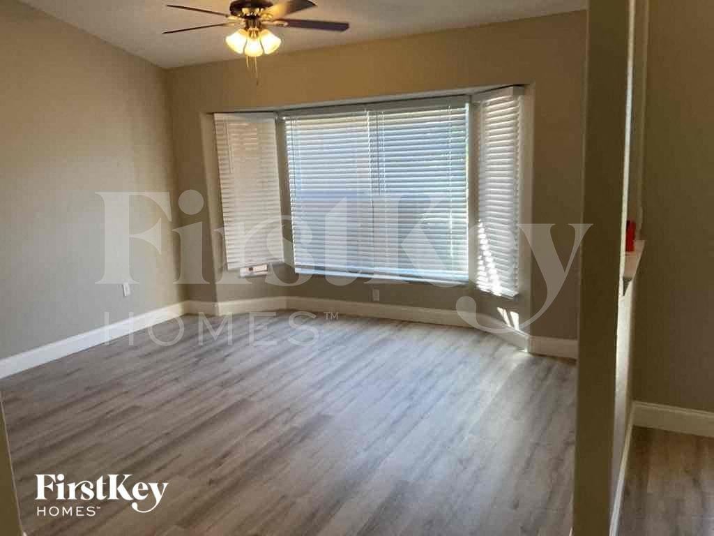 5020 Kingsman Ave - Photo 4 of 17