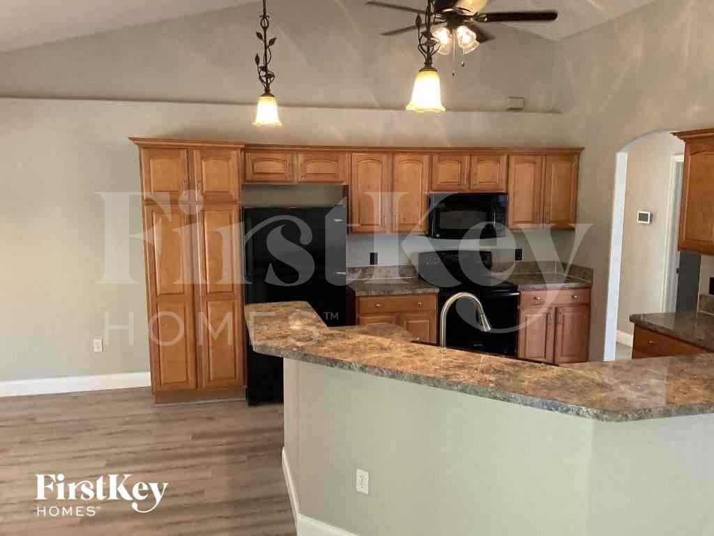 5020 Kingsman Ave - Photo 5 of 17