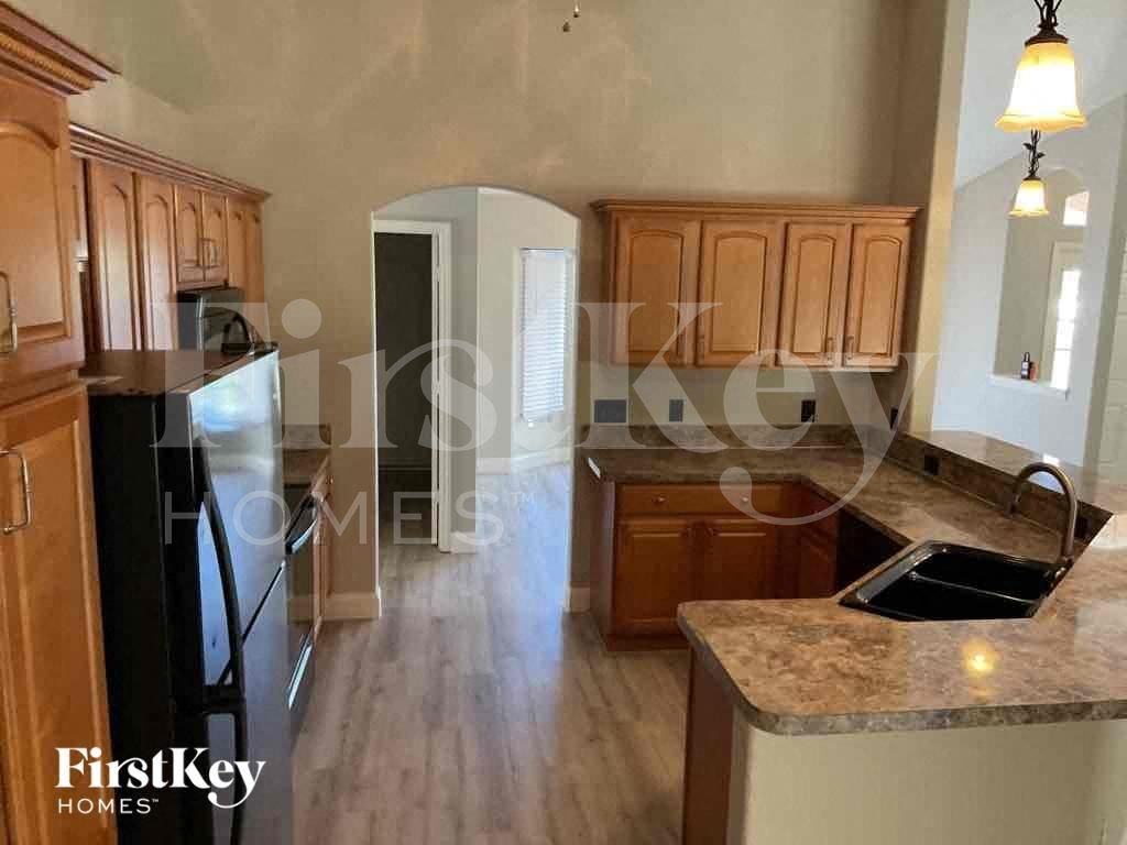 5020 Kingsman Ave - Photo 6 of 17