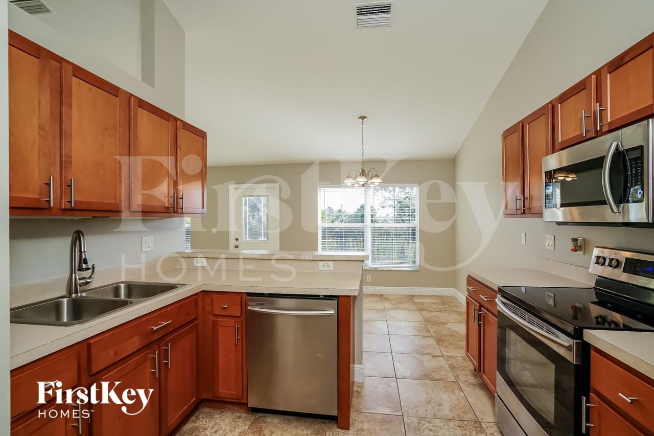 3313 Ne 15th Pl - Photo 6 of 15