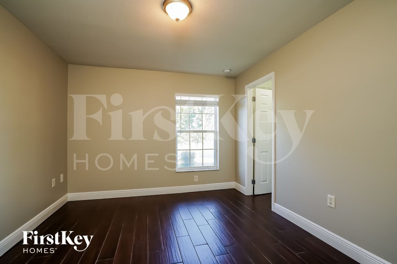 3313 Ne 15th Pl - Photo 7 of 15