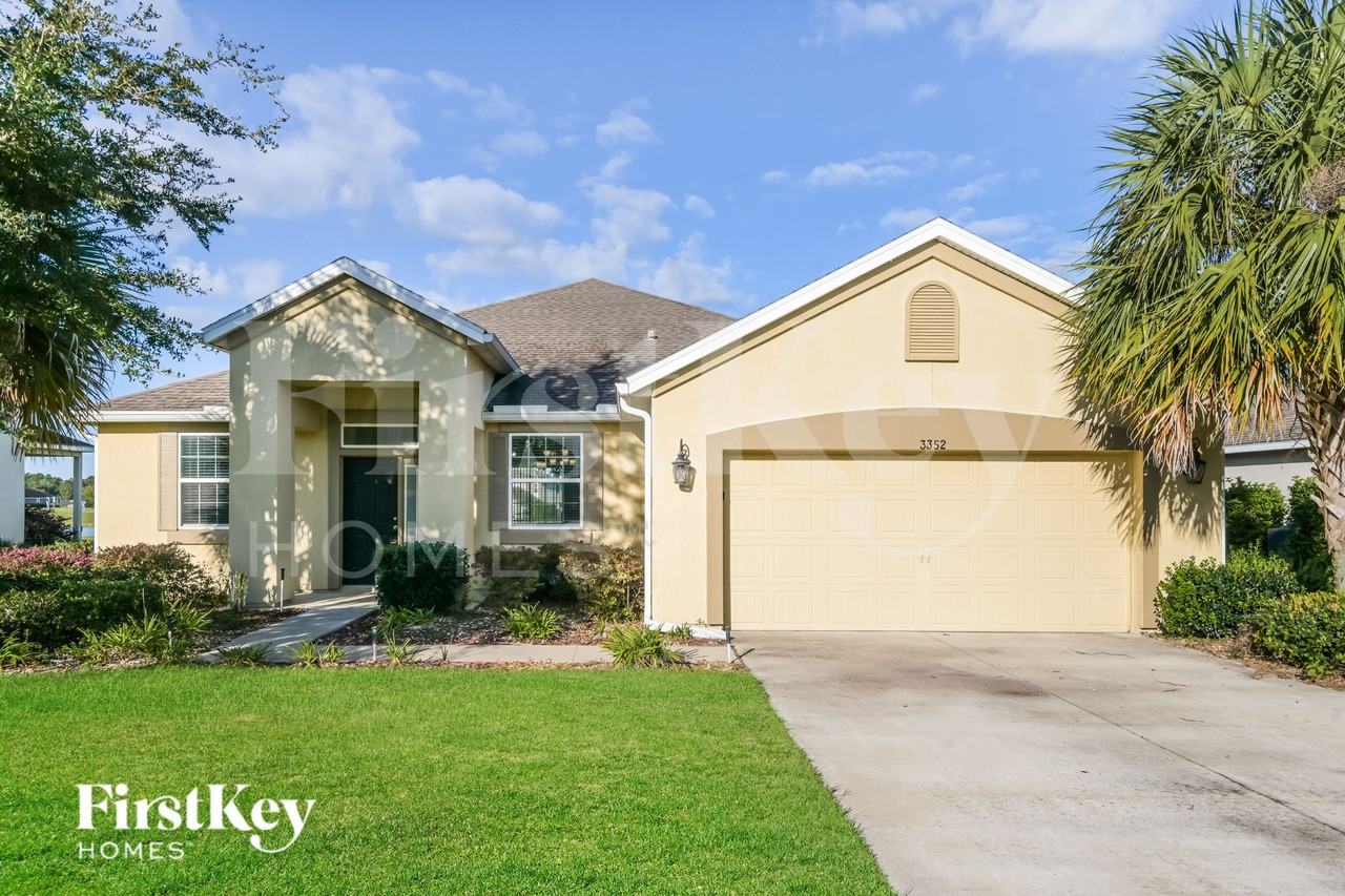 3352 Ridgeview Dr