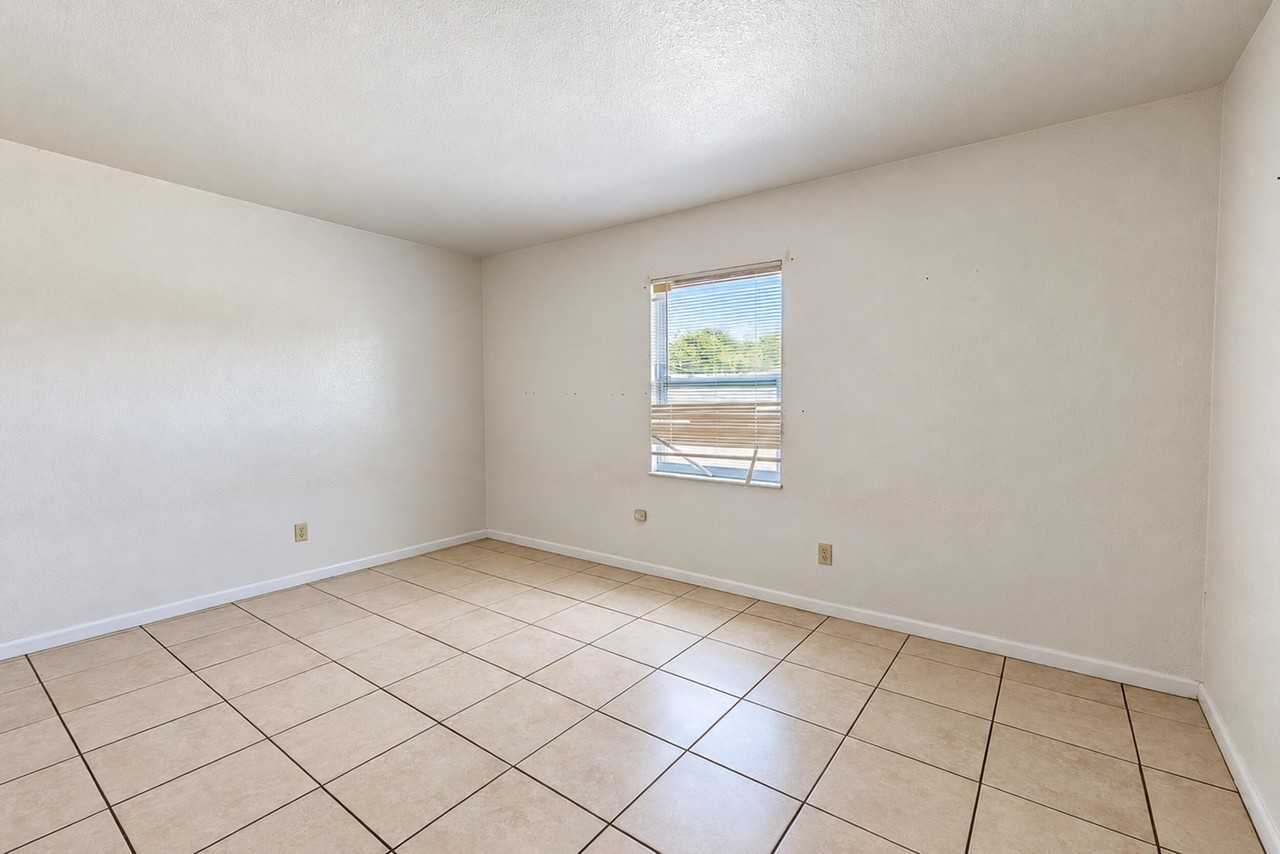 819 King Orange Dr - Photo 6 of 18