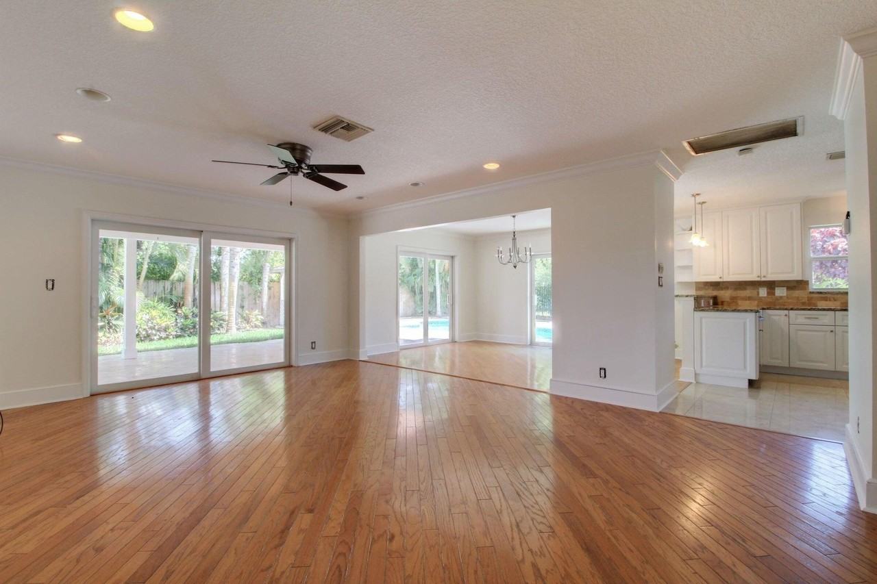 949 Greensward Ln - Photo 2 of 13