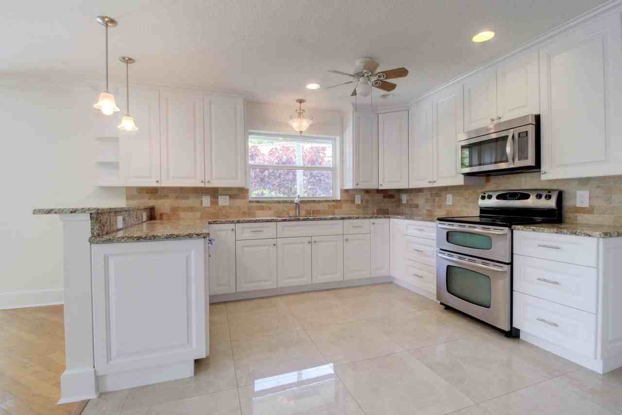 949 Greensward Ln - Photo 4 of 13