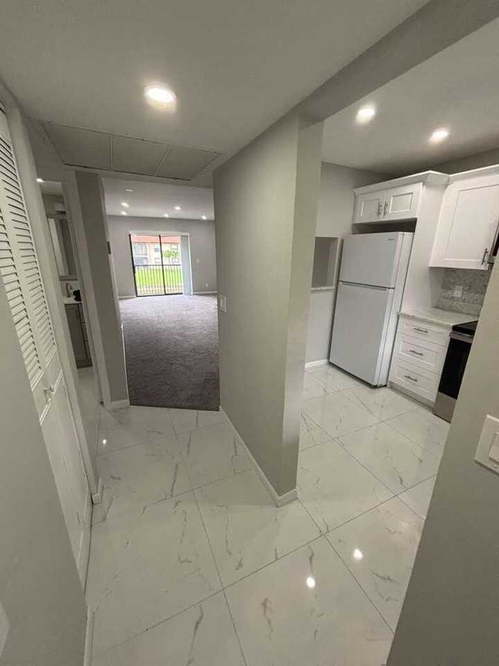 21913 Lake Forest Cir #201 - Photo 5 of 11