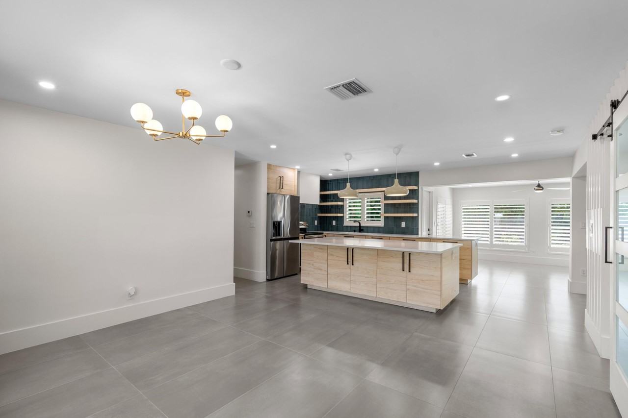450 Ne 5th Cir - Photo 5 of 30