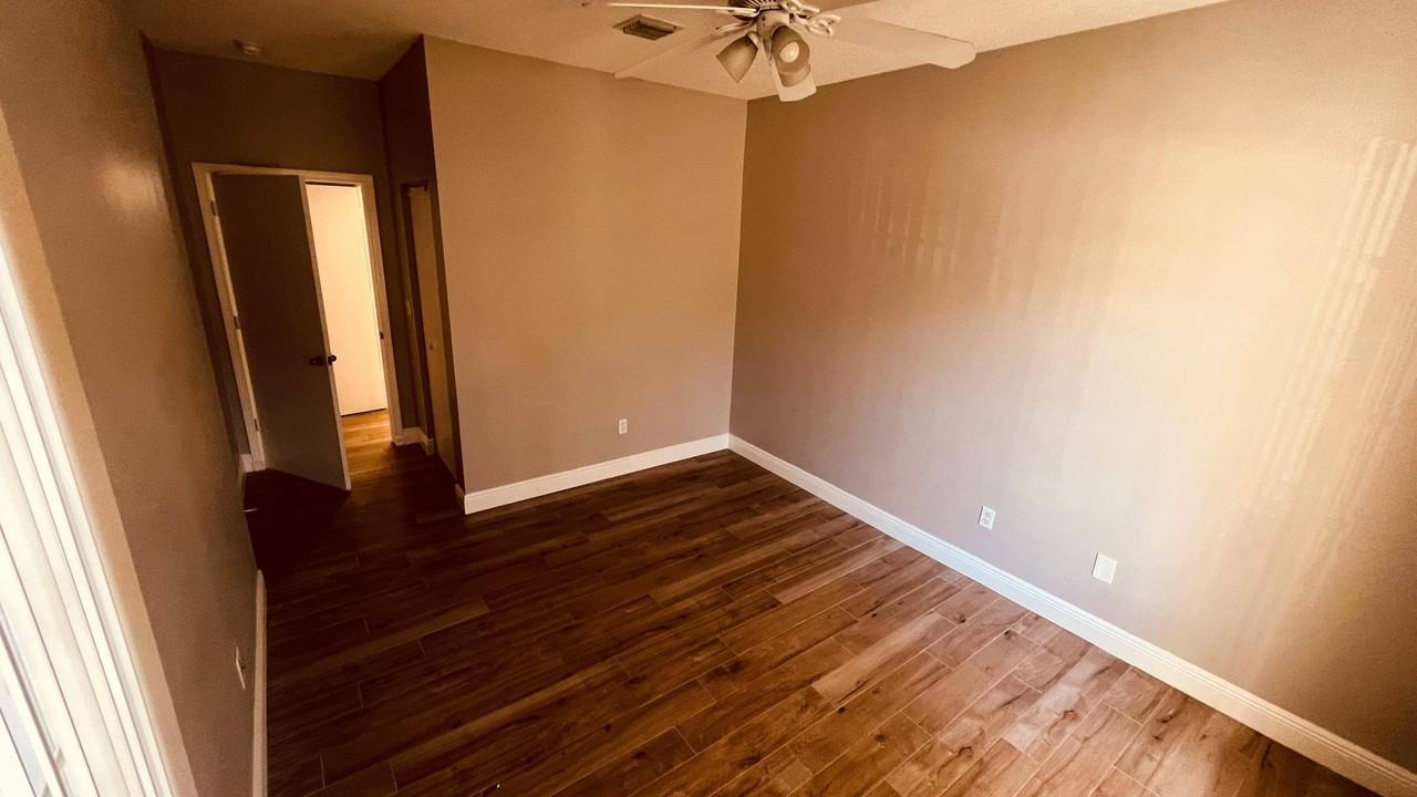 4737 Sw 13th Ct #4737 - Photo 2 of 27